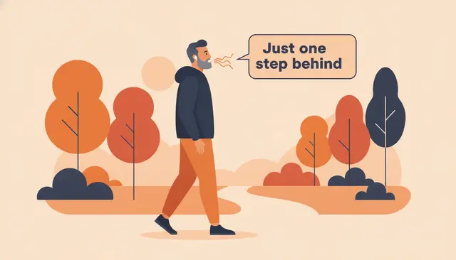Parkta kulaklıkla yürüyen orta yaşlı bir adam, dinlediği İngilizce kaydı sesli tekrar ediyor
